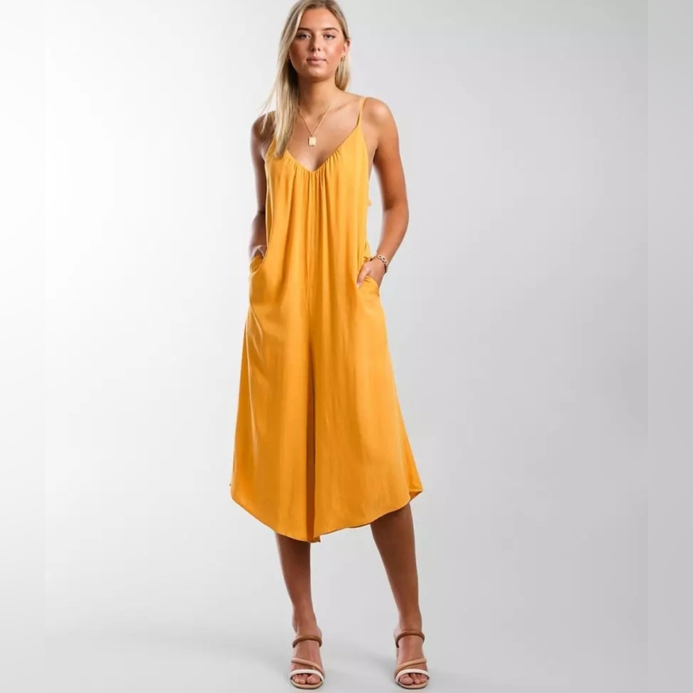 Daytrip flowy wide leg cropped bodysuit size medium mustard yellow gold strappy